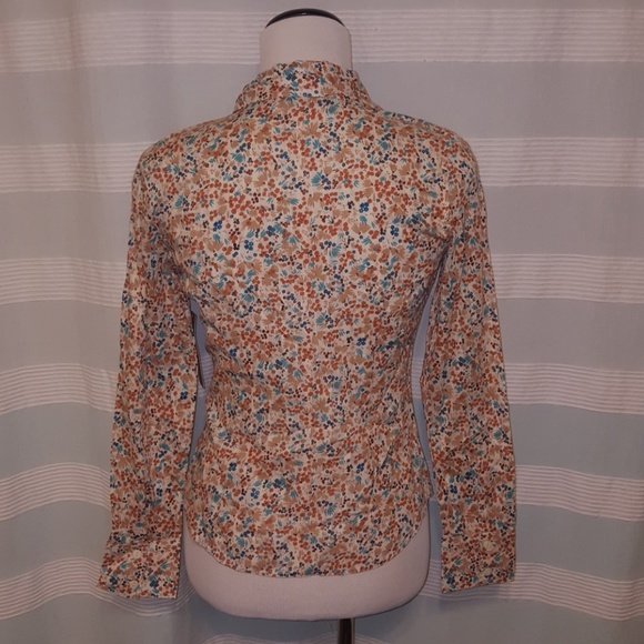 Light-weight, 70s-inspired floral button up - Picture 3 of 3
